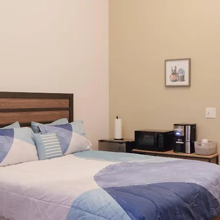 Modern Wicker Park Close To Shops & Dining Chicago