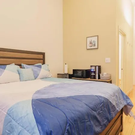 Modern Wicker Park Close To Shops & Dining Apartment *