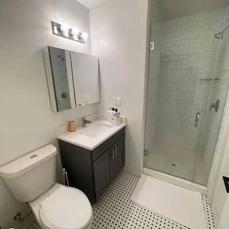 Elegant 4 Bedroom Luxury Oasis In Chicago's Thriving Downtown Chicago