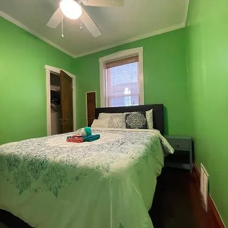 Apartment Fully Furnished 2br Near Oak Park I Utilities Included I Car Available Chicago