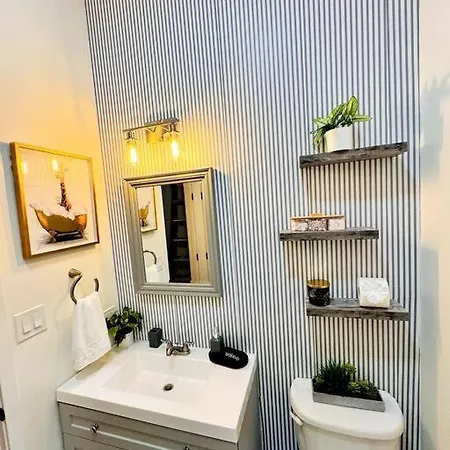 Apartment Chic Safari Haven - 2 Bd\2 Ba - Sleeps 8