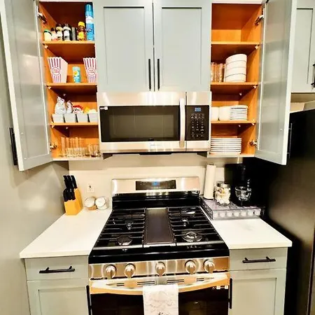 Apartment Chic Safari Haven - 2 Bd\2 Ba - Sleeps 8 *