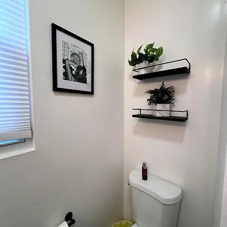 Chic Safari Haven - 2 Bd\2 Ba - Sleeps 8 Chicago