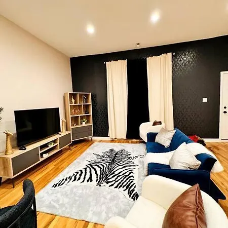 Chic Safari Haven - 2 Bd\2 Ba - Sleeps 8 * Chicago
