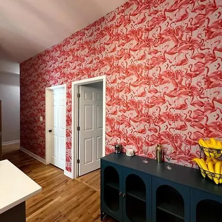Apartment Chic Safari Haven - 2 Bd\2 Ba - Sleeps 8 Chicago