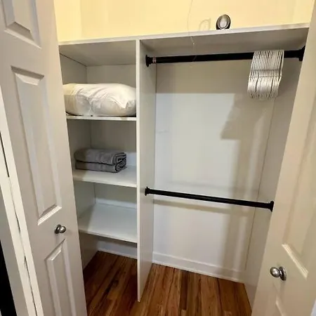 Chic Safari Haven - 2 Bd\2 Ba - Sleeps 8 Chicago