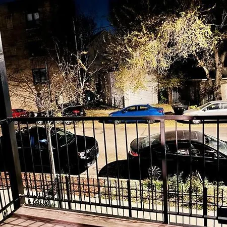 Chic Safari Haven - 2 Bd\2 Ba - Sleeps 8 Chicago