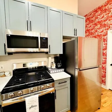 Chic Safari Haven - 2 Bd\2 Ba - Sleeps 8 Chicago