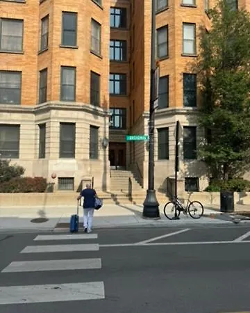 Lakeside Loft - Historic Apartment Chicago