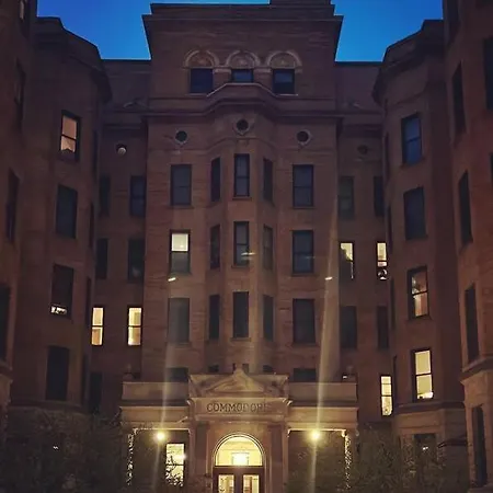 Cozy Castle - Centrally Located Connected Chicago