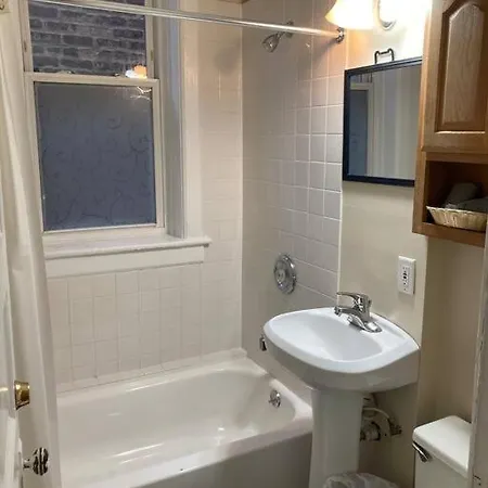 Large With King Bed In The Lakeview - 3a Bed & Breakfast *