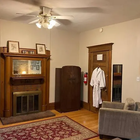 Large With King Bed In The Lakeview - 3a Bed & Breakfast Chicago