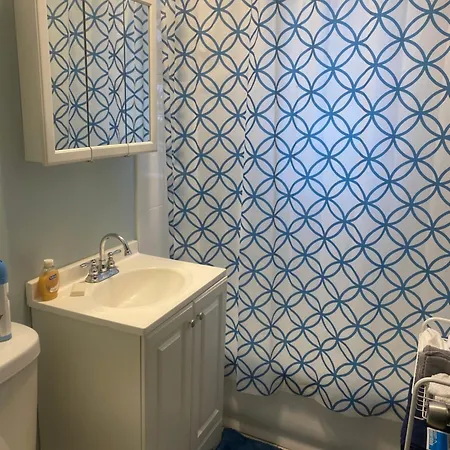 Charming 2 Bedroom 1 Bath Near Downtown Loop