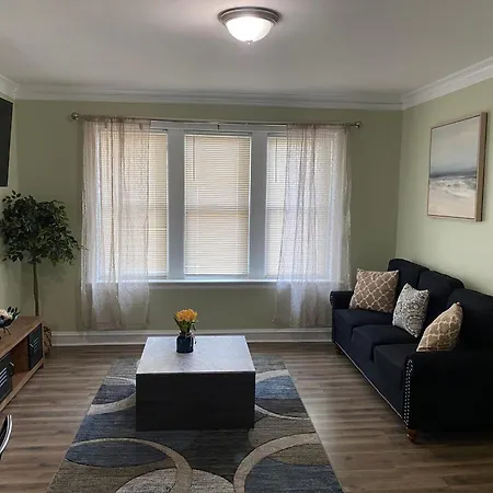 Apartment Charming 2 Bedroom 1 Bath Near Downtown Loop *