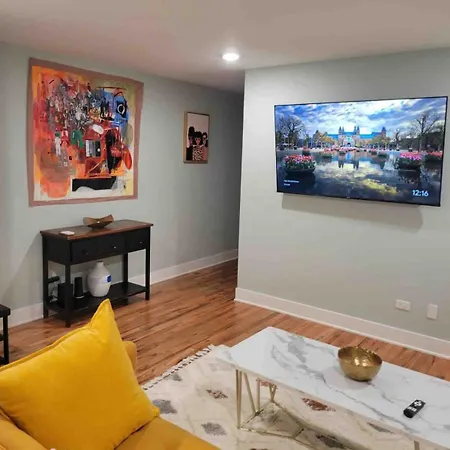Modern Townhouse With Contemporary African Art * Chicago