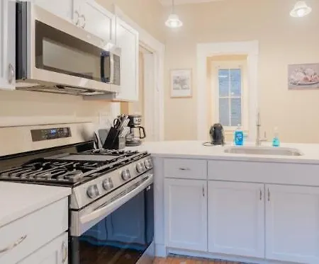 Stylish 3br Near Wrigley Field & Lincoln Park *