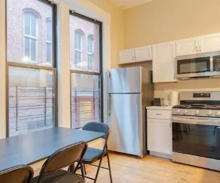 Stylish 3br Near Wrigley Field & Lincoln Park Apartment *