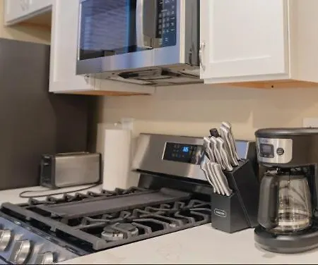 Stylish 3br Near Wrigley Field & Lincoln Park *