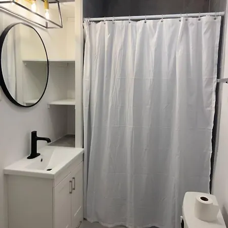 Lovely 2 Bedroom With Direct Porch Access Apartment Chicago