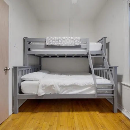 Lovely 2 Bedroom With Direct Porch Access Chicago