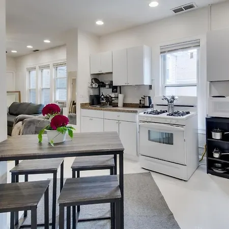 Lovely 2 Bedroom With Direct Porch Access Apartment Chicago