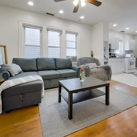 Lovely 2 Bedroom With Direct Porch Access Apartment *