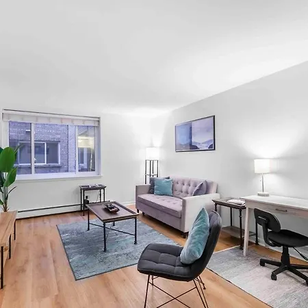 Apartment Pristine Lakeview Boystown Wrigley Haven Chicago