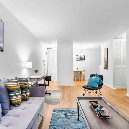 Pristine Lakeview Boystown Wrigley Haven