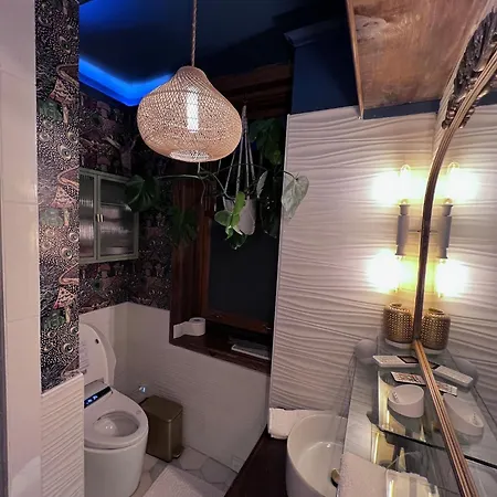 Cozy Castle - Centrally Located Connected Chicago