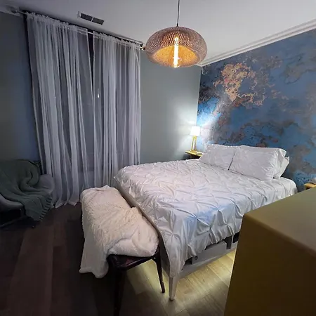 Apartment Cozy Castle - Centrally Located Connected Chicago