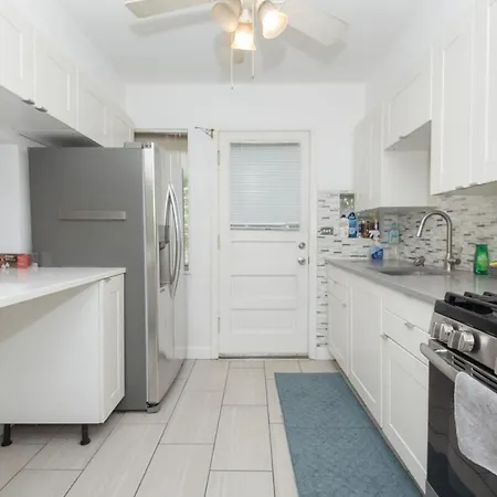 Townhouse In Rogers Park *