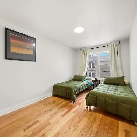 Perfect Location Across From Park & Train Station Holiday home