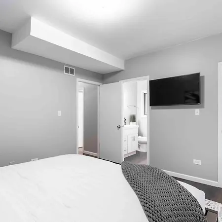 Pristine Paradise 3bd 2ba Free Parking * Chicago