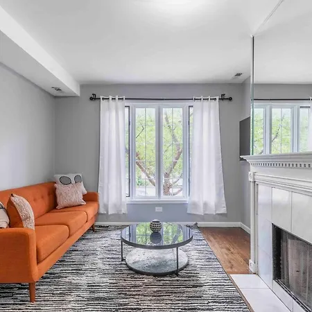 Pristine Paradise 3bd 2ba Free Parking Chicago