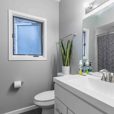 Pristine Paradise 3bd 2ba Free Parking Apartment Chicago