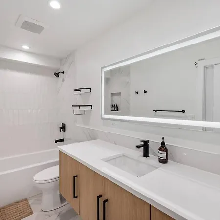 Logan Square Luxury Villa, 3 Beds, 3 Baths Apartment Chicago