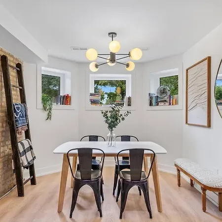 Logan Square Luxury Villa, 3 Beds, 3 Baths Apartment Chicago