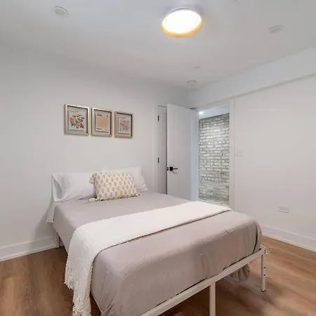 Logan Square Luxury Villa, 3 Beds, 3 Baths