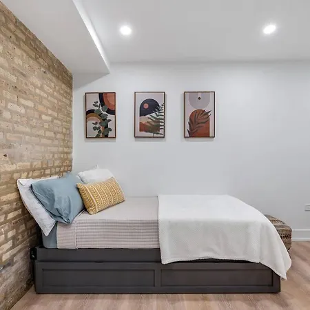 Logan Square Luxury Villa, 3 Beds, 3 Baths * Chicago