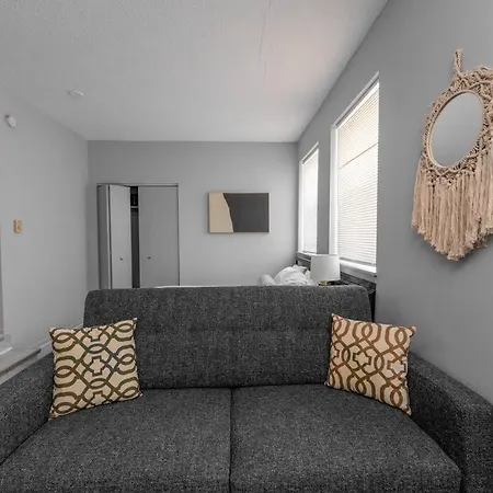 Apartment Modern Northside Chicago