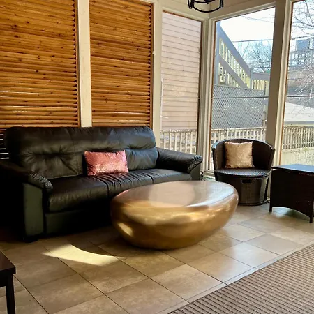 Holiday home 3 Bedroom Spacious In Ideal Location W Free Parking Back Yard Pets Welcome Chicago