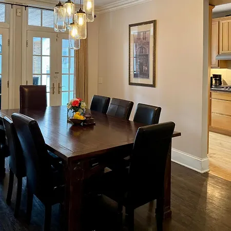 Holiday home 3 Bedroom Spacious In Ideal Location W Free Parking Back Yard Pets Welcome Chicago