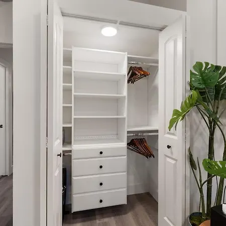 Wicker Park Luxe 2br 2ba *