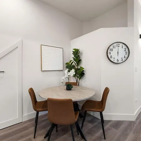 Wicker Park Luxe 2br 2ba *