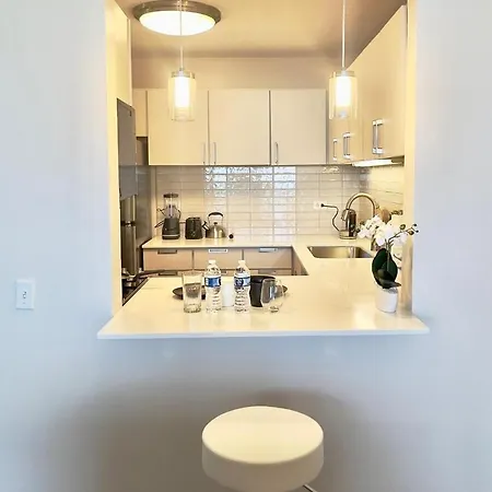 Iconic Style, Charming View Apartment