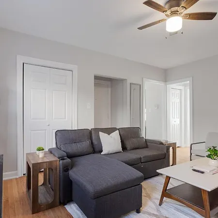 Comfy & 1br Steps From Loyola & Dining * Chicago
