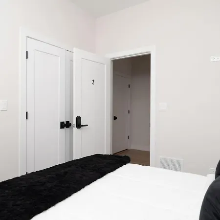 Apartment Affordable Private 2 - Shared Chicago