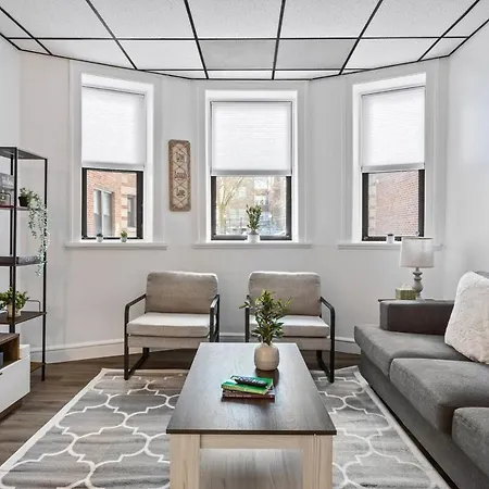 Chic 2br Getaway Queen Beds Fast Wifi Apartment *