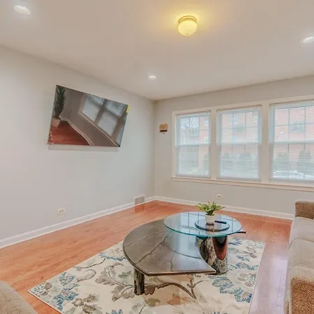 Cozy 3br With Parking Easy Access Shore Dr