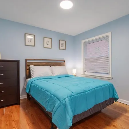 Cozy 3br With Parking Easy Access Shore Dr *